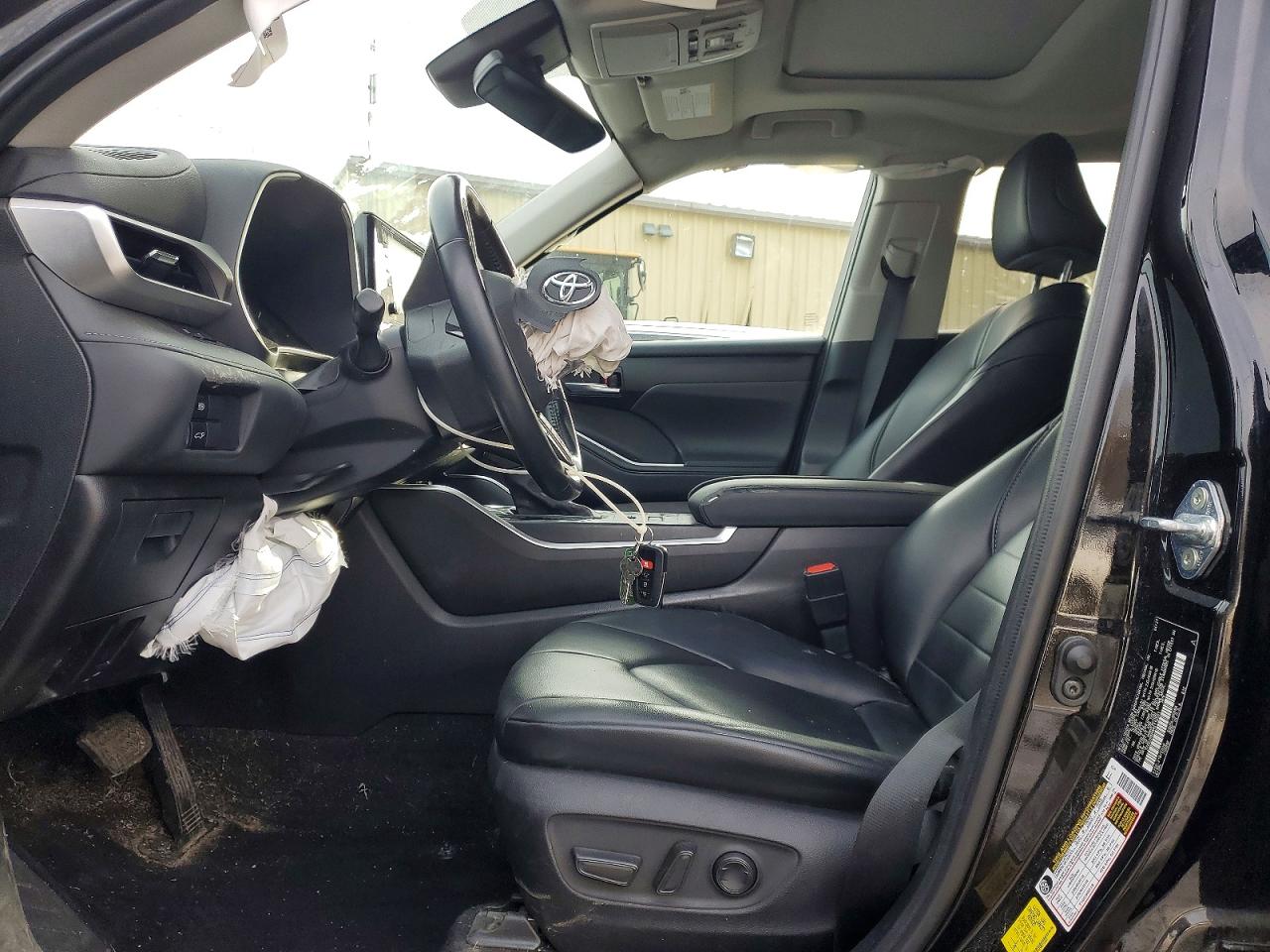 2021 TOYOTA HIGHLANDER XLE photo 7