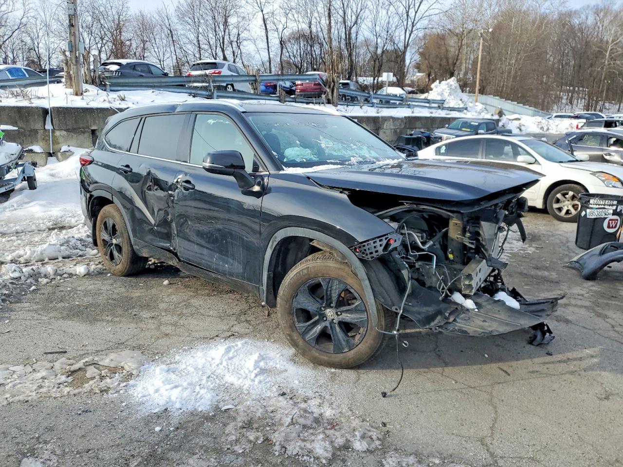 2021 TOYOTA HIGHLANDER XLE photo 4