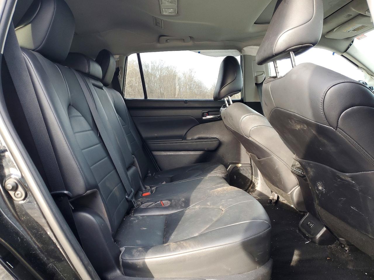 2021 TOYOTA HIGHLANDER XLE photo 11
