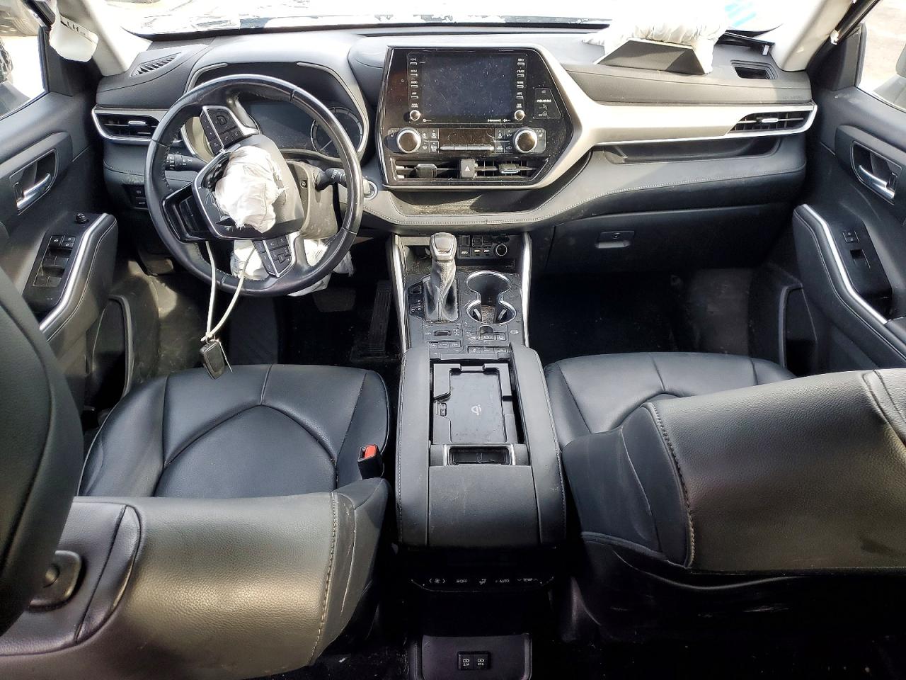 2021 TOYOTA HIGHLANDER XLE photo 8