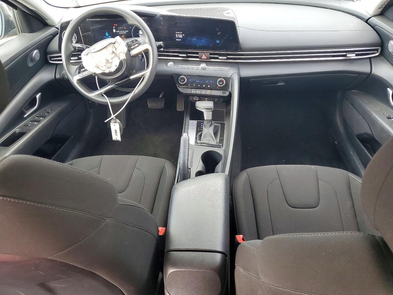 2024 HYUNDAI ELANTRA SEL photo 8