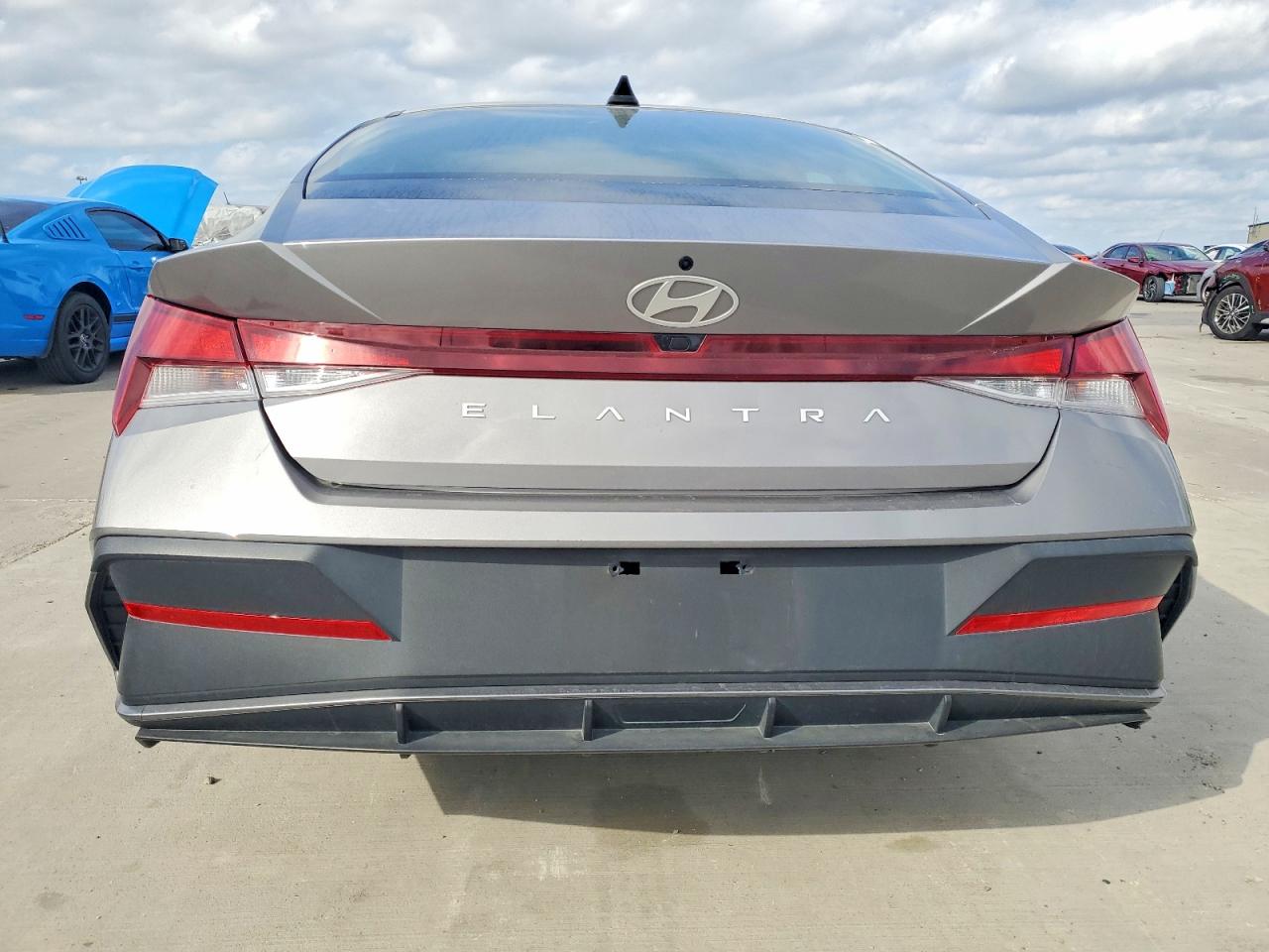 2024 HYUNDAI ELANTRA SEL photo 6