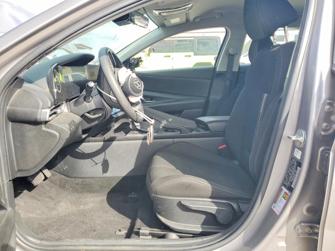 2024 HYUNDAI ELANTRA SEL photo 7