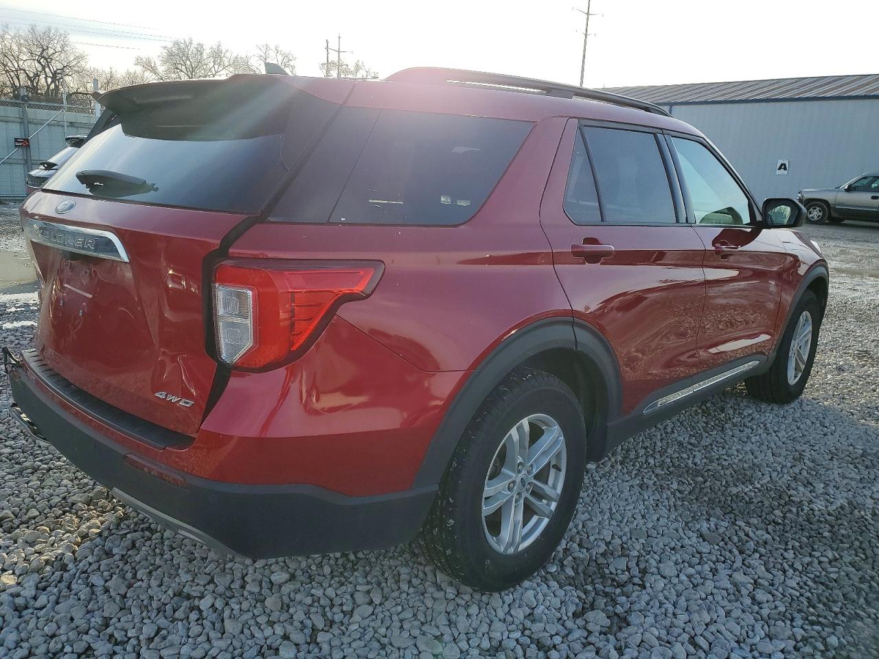 2021 FORD EXPLORER XLT photo 3