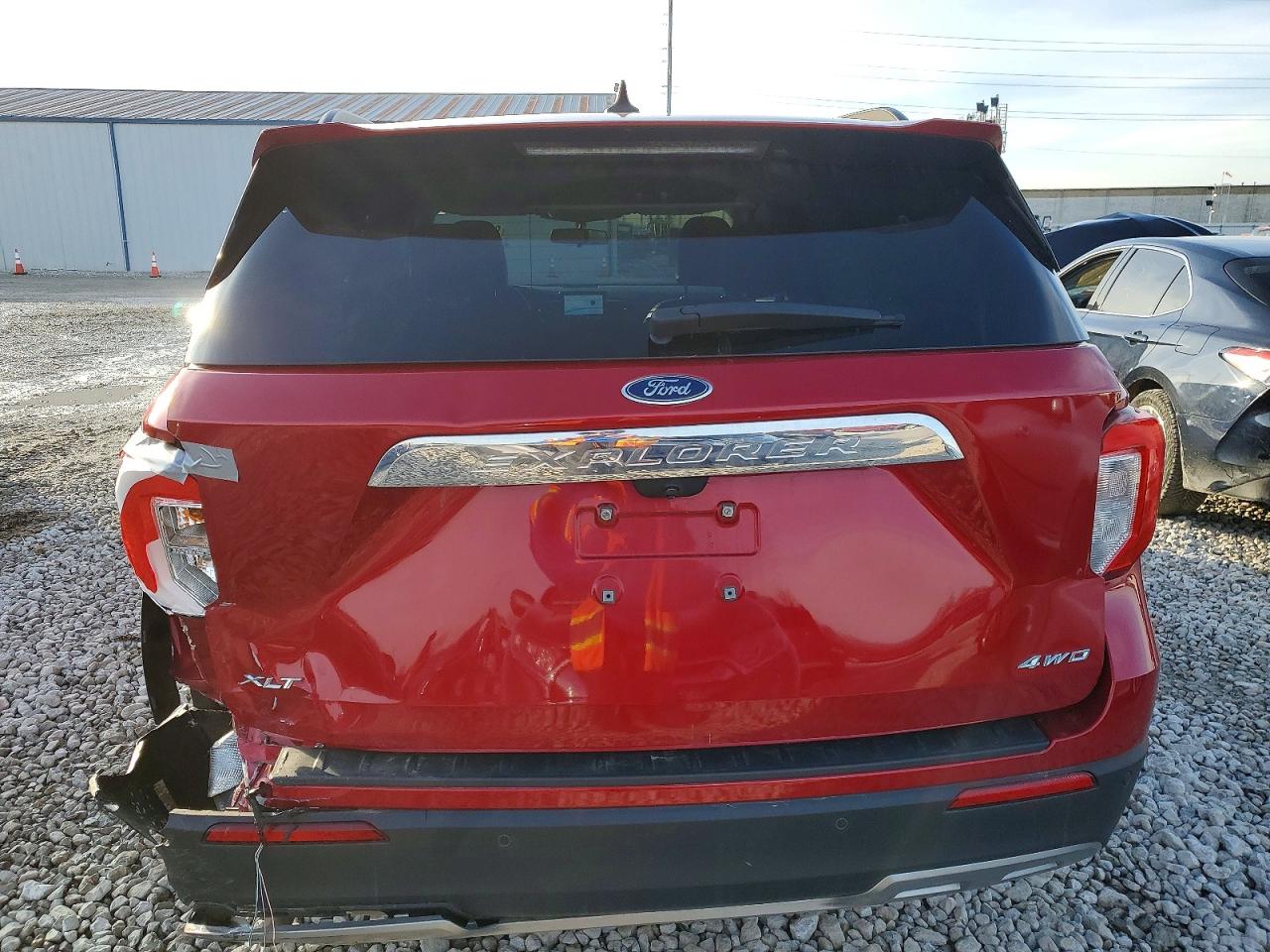 2021 FORD EXPLORER XLT photo 6