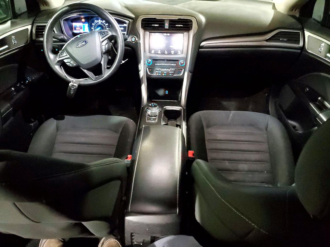 2017 FORD FUSION SE photo 8