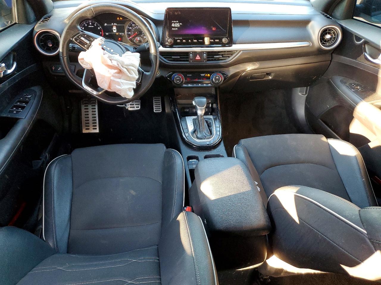 2024 KIA FORTE GT LINE photo 8