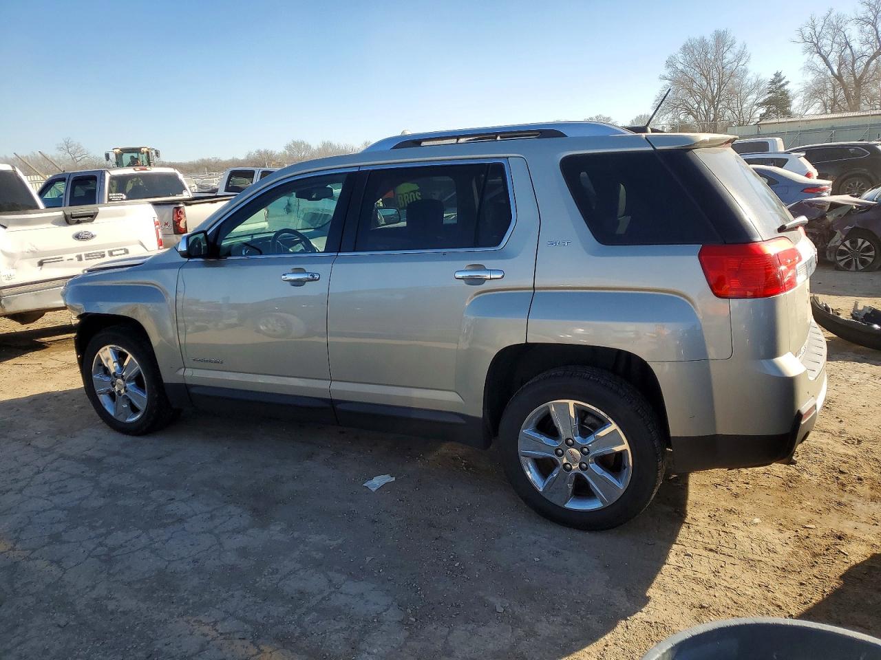 2015 GMC TERRAIN SLT photo 2