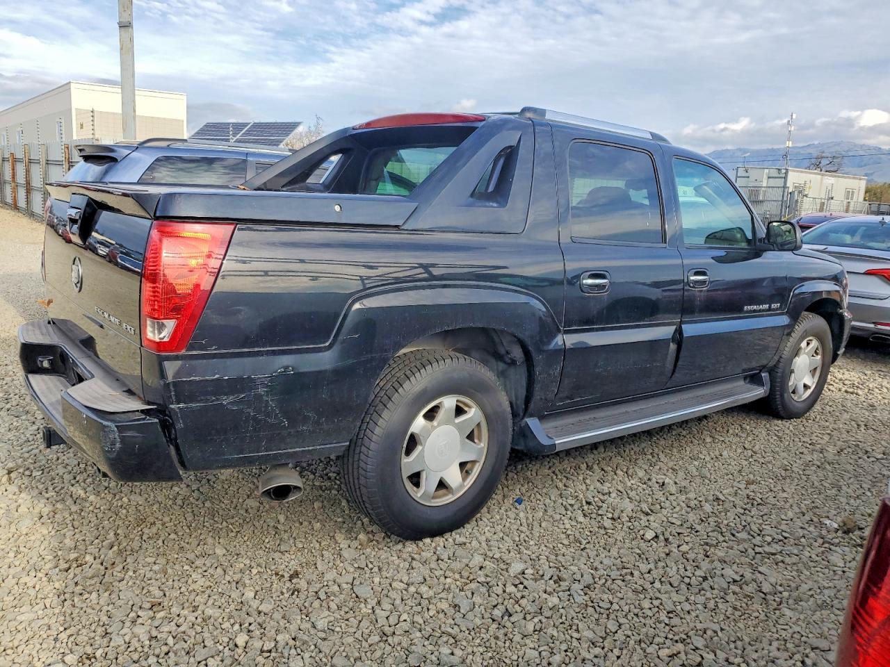 2002 CADILLAC ESCALADE EXT photo 3