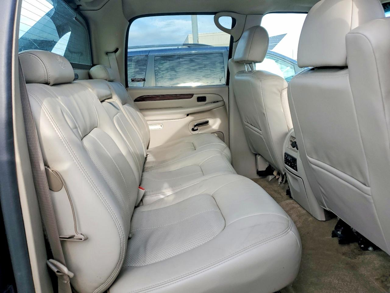 2002 CADILLAC ESCALADE EXT photo 10