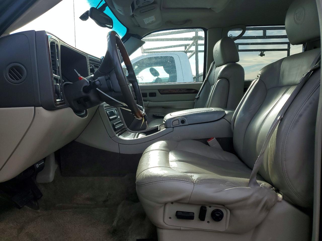 2002 CADILLAC ESCALADE EXT photo 7
