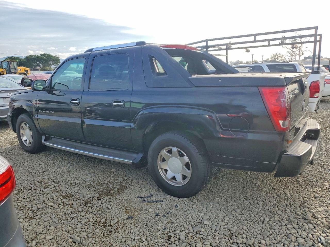 2002 CADILLAC ESCALADE EXT photo 2