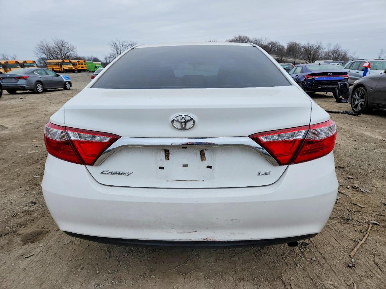 2016 TOYOTA CAMRY LE photo 6