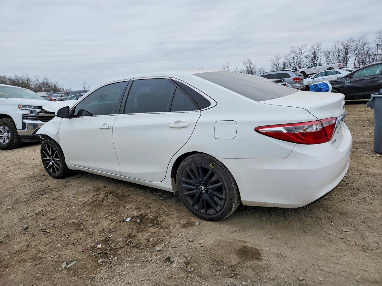 2016 TOYOTA CAMRY LE photo 2