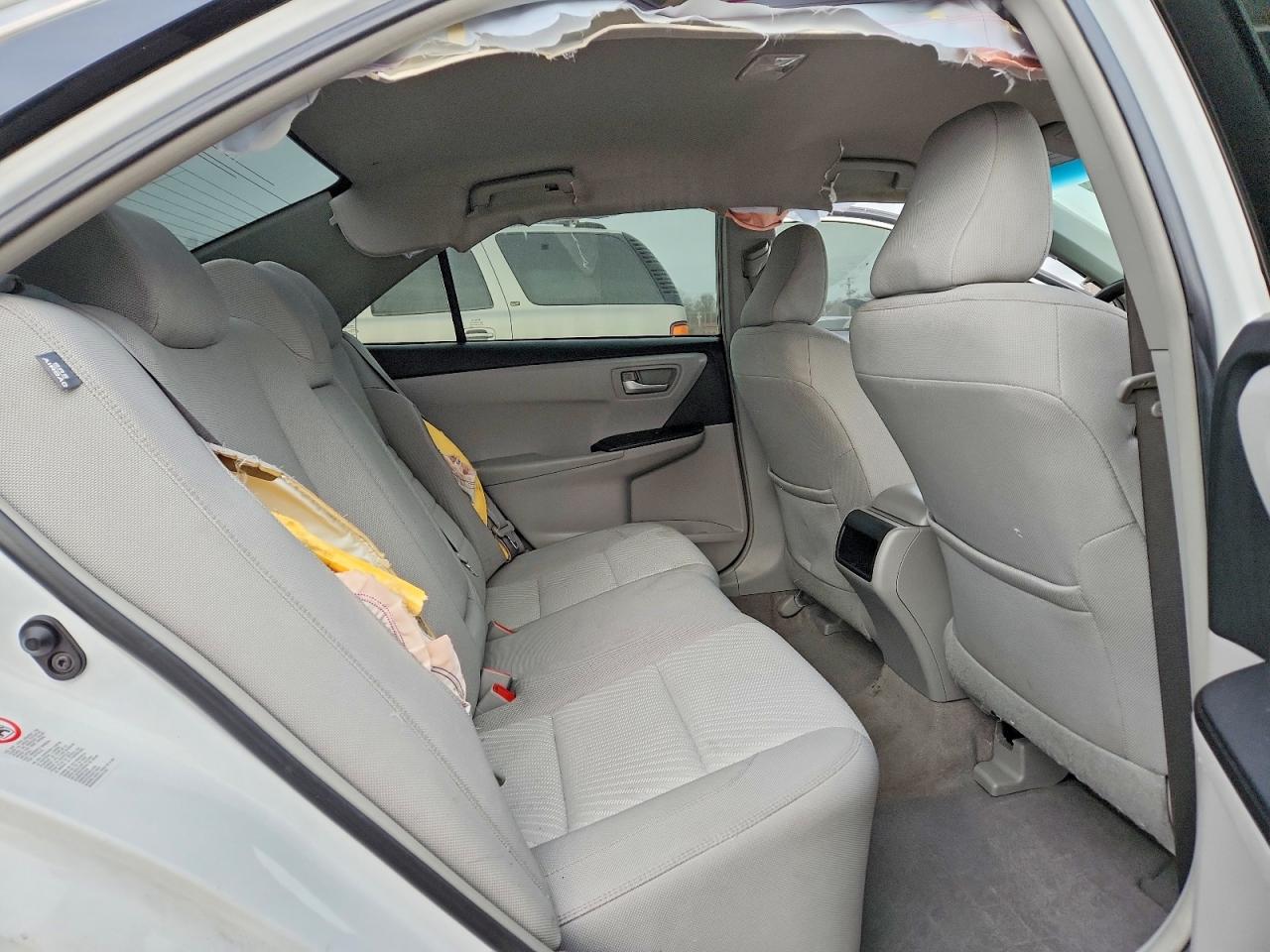 2016 TOYOTA CAMRY LE photo 10
