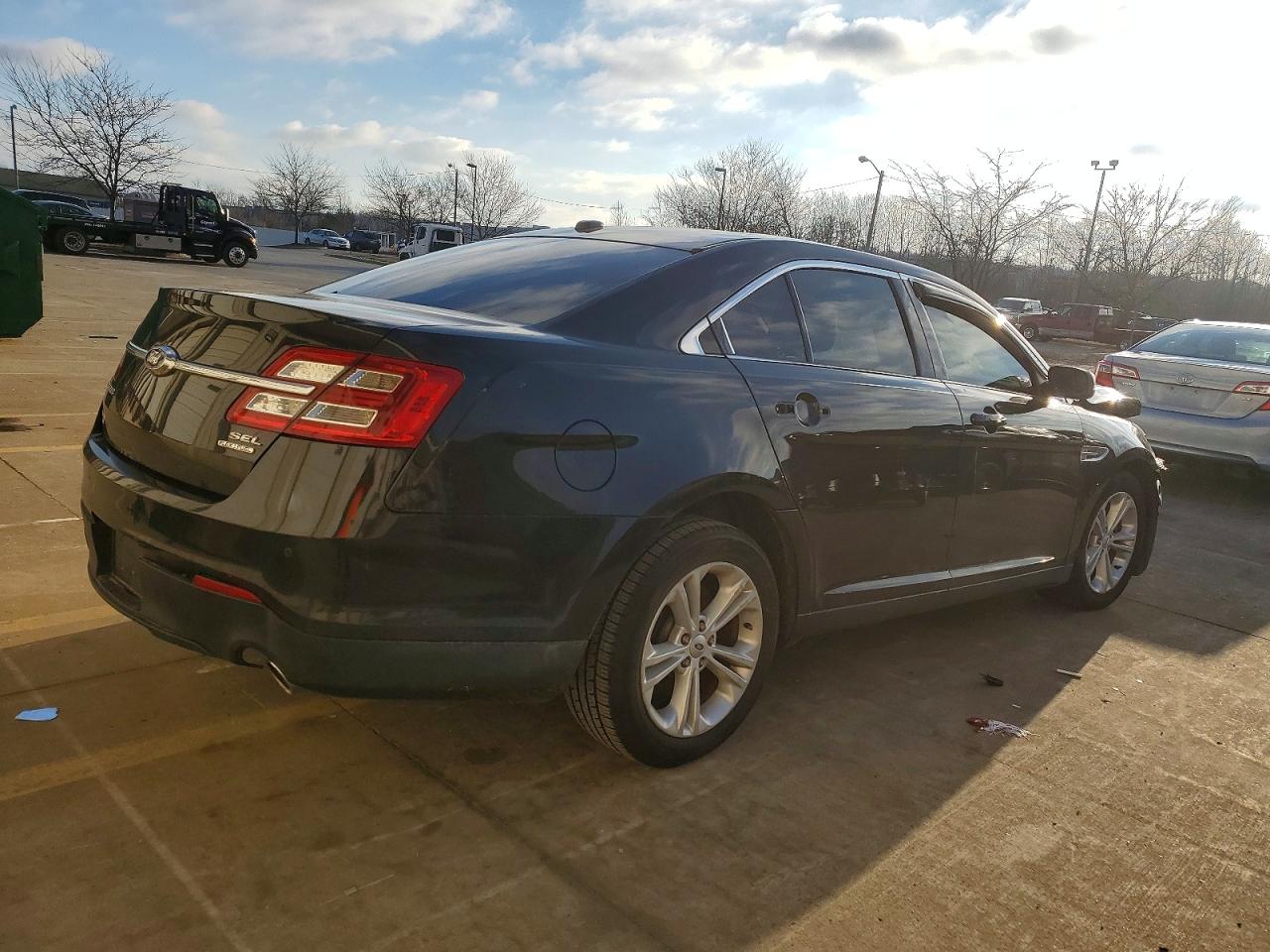 2015 FORD TAURUS SEL photo 3