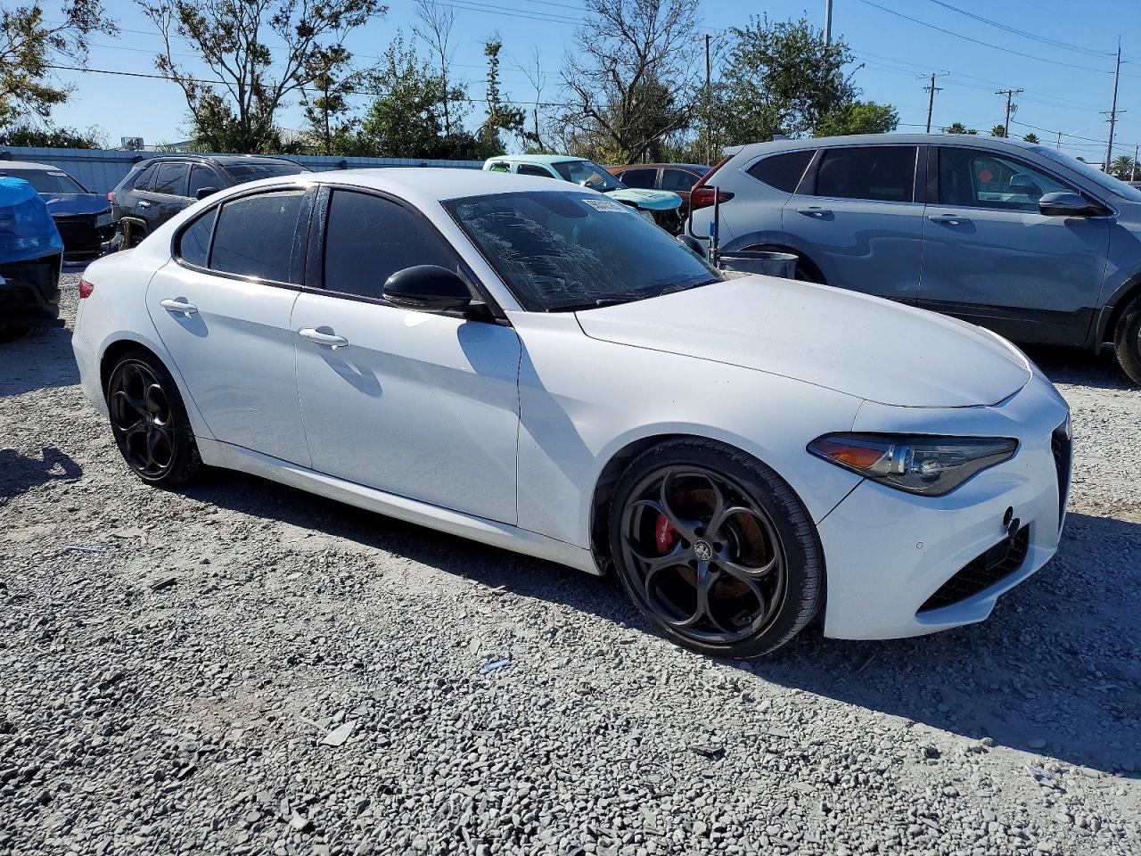 2019 ALFA ROMEO GIULIA photo 4