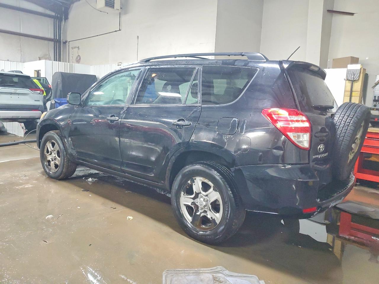 2010 TOYOTA RAV4 photo 2