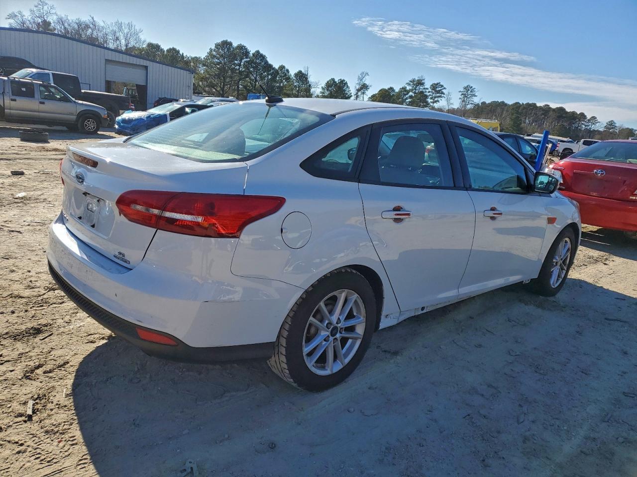 2015 FORD FOCUS SE photo 3