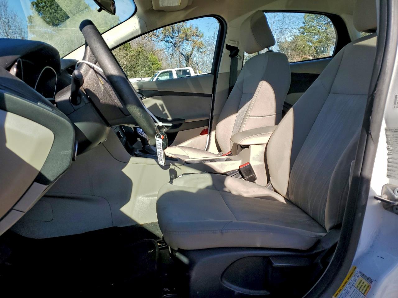 2015 FORD FOCUS SE photo 7