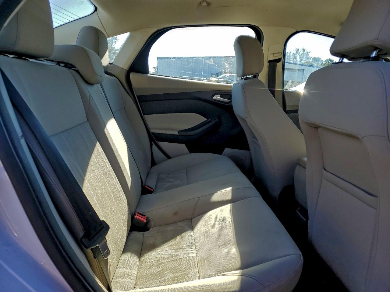 2015 FORD FOCUS SE photo 10