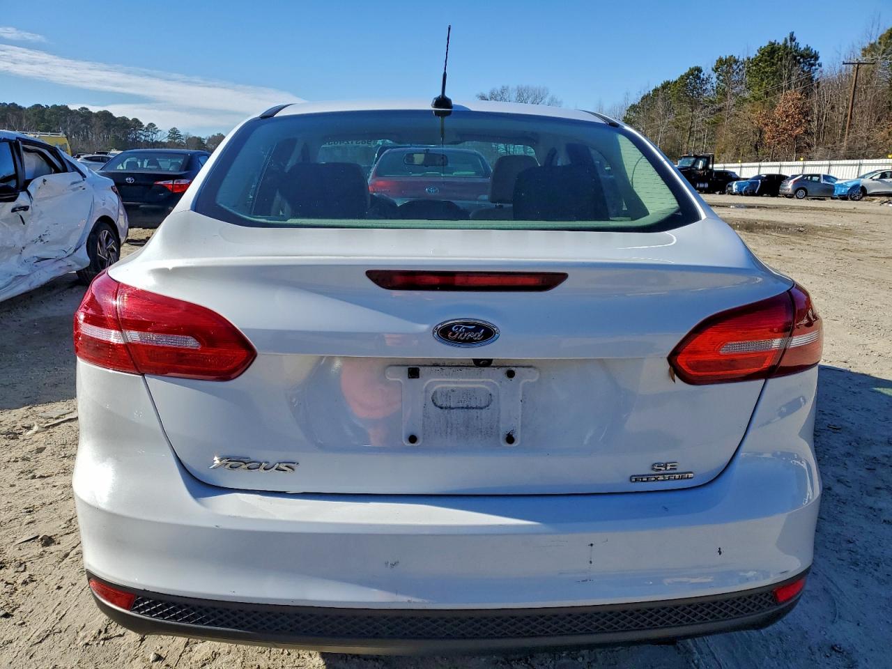 2015 FORD FOCUS SE photo 6
