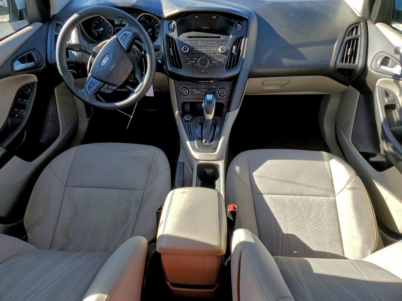 2015 FORD FOCUS SE photo 8