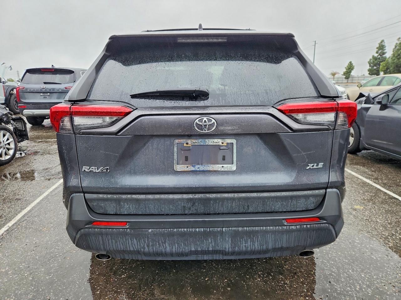 2019 TOYOTA RAV4 XLE photo 6