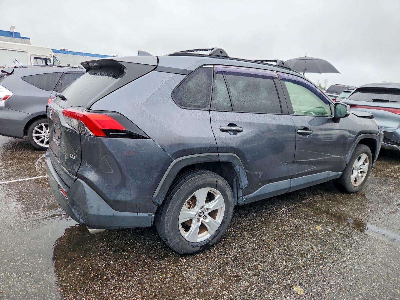 2019 TOYOTA RAV4 XLE photo 3
