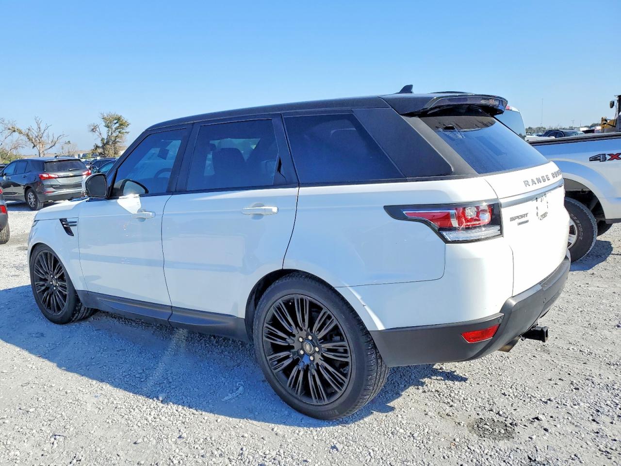 2016 LAND ROVER RANGE ROVER SPORT SE photo 2