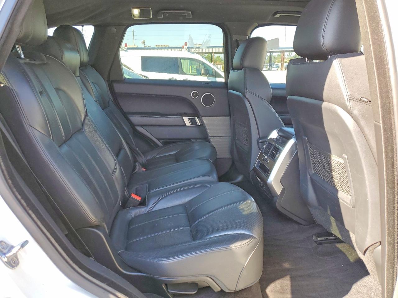 2016 LAND ROVER RANGE ROVER SPORT SE photo 11