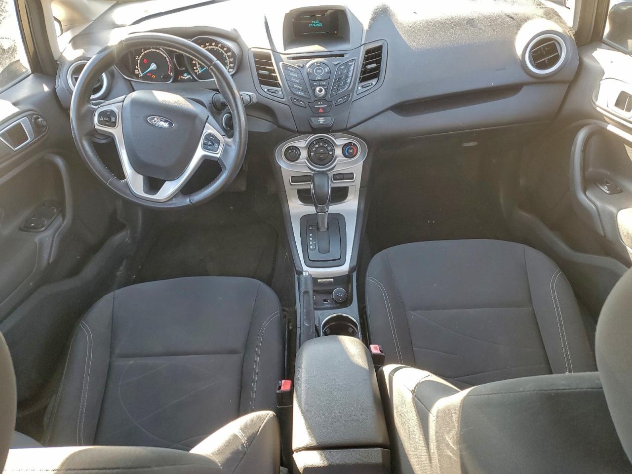 2015 FORD FIESTA SE photo 8