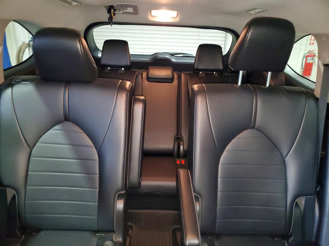 2021 TOYOTA HIGHLANDER XLE photo 10