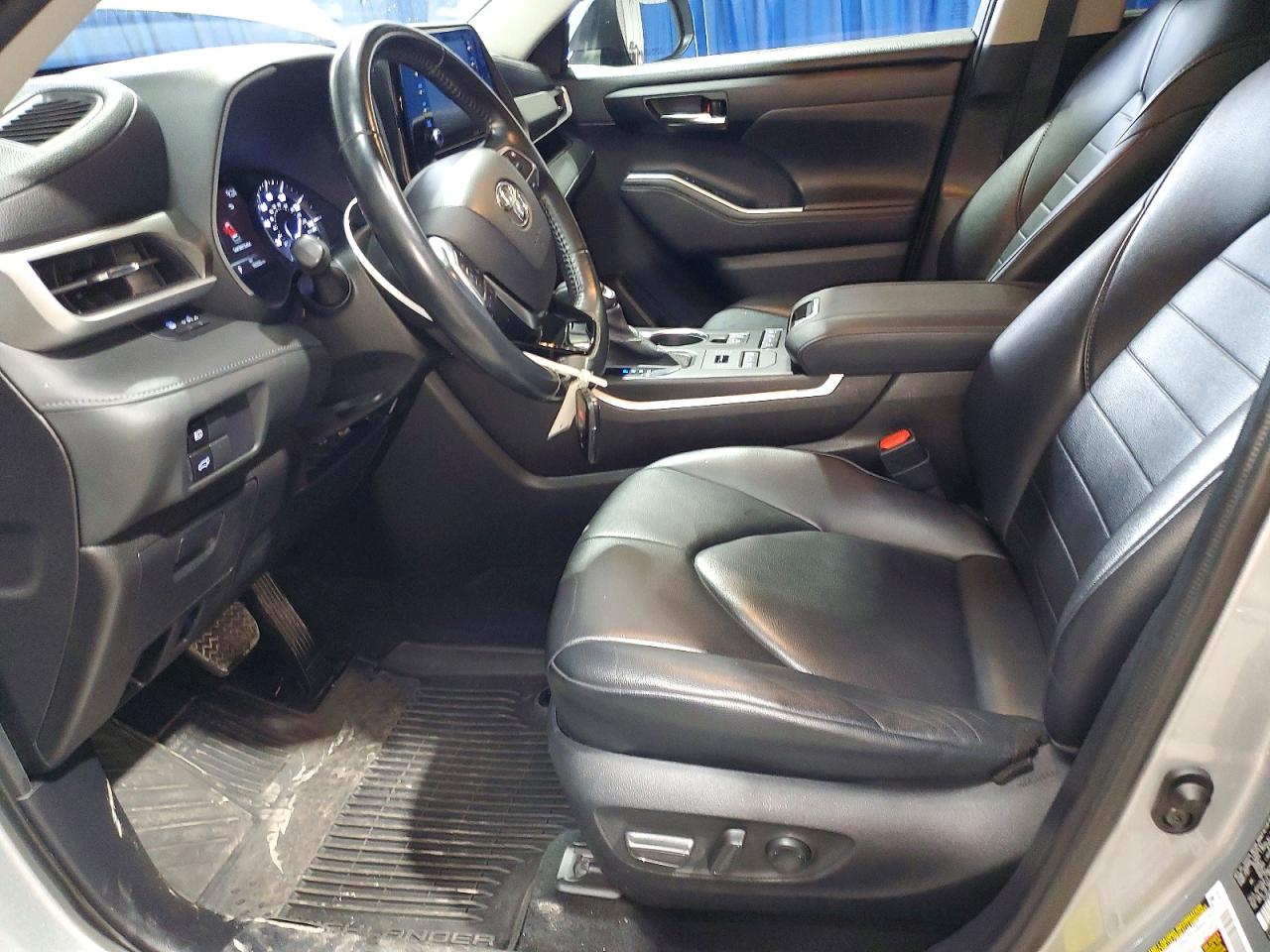 2021 TOYOTA HIGHLANDER XLE photo 7