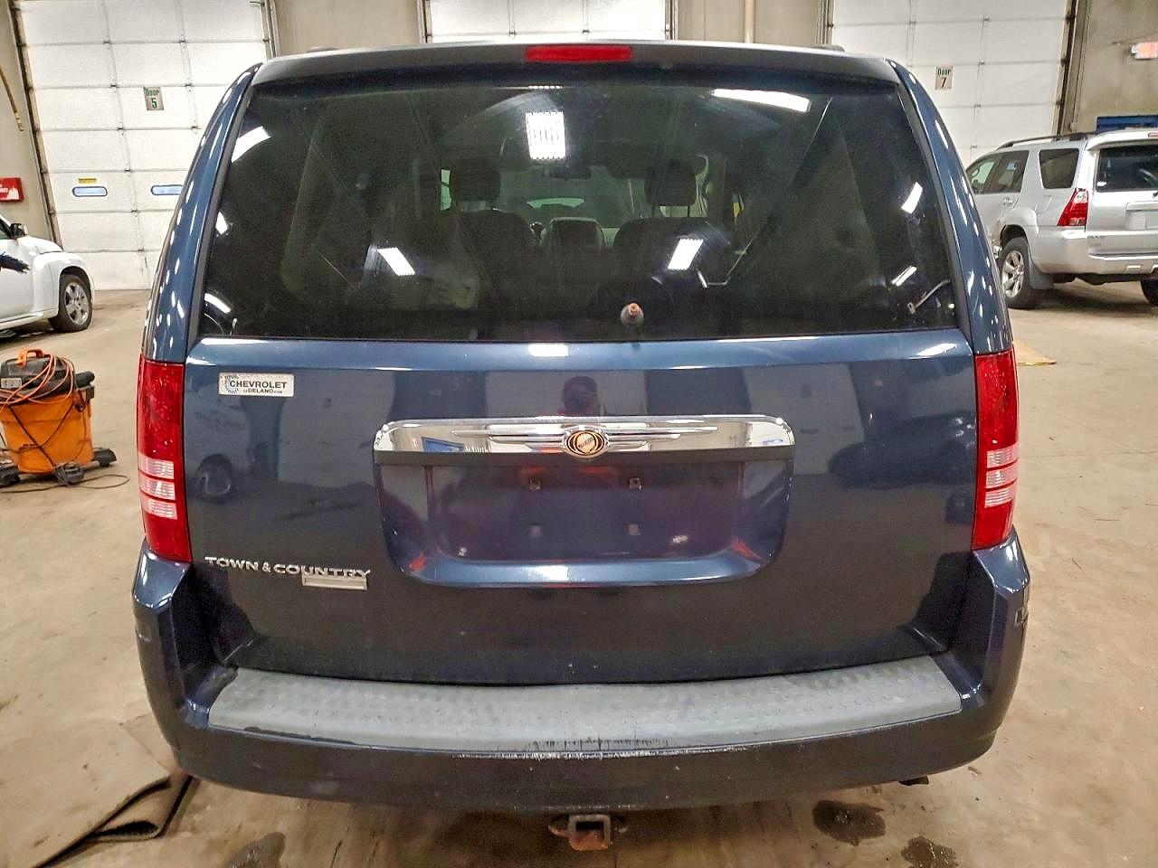2008 CHRYSLER TOWN & COUNTRY TOURING photo 6