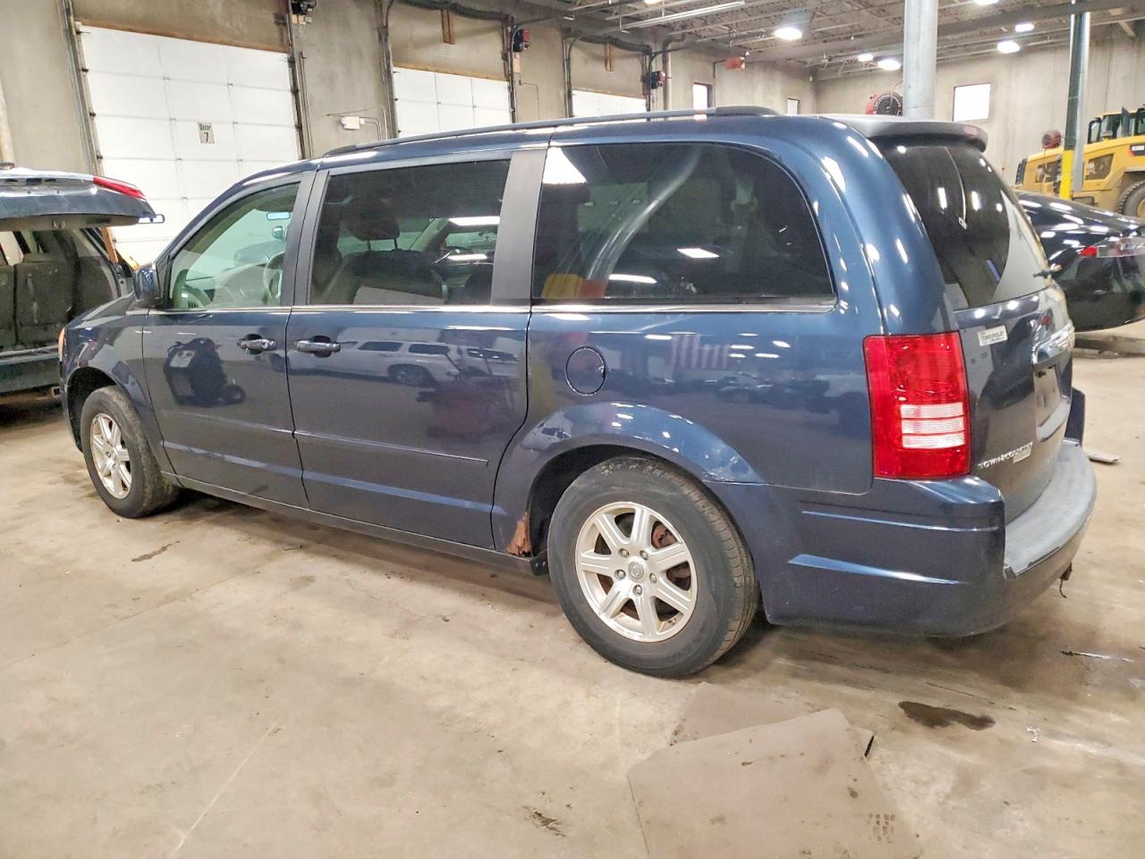 2008 CHRYSLER TOWN & COUNTRY TOURING photo 2