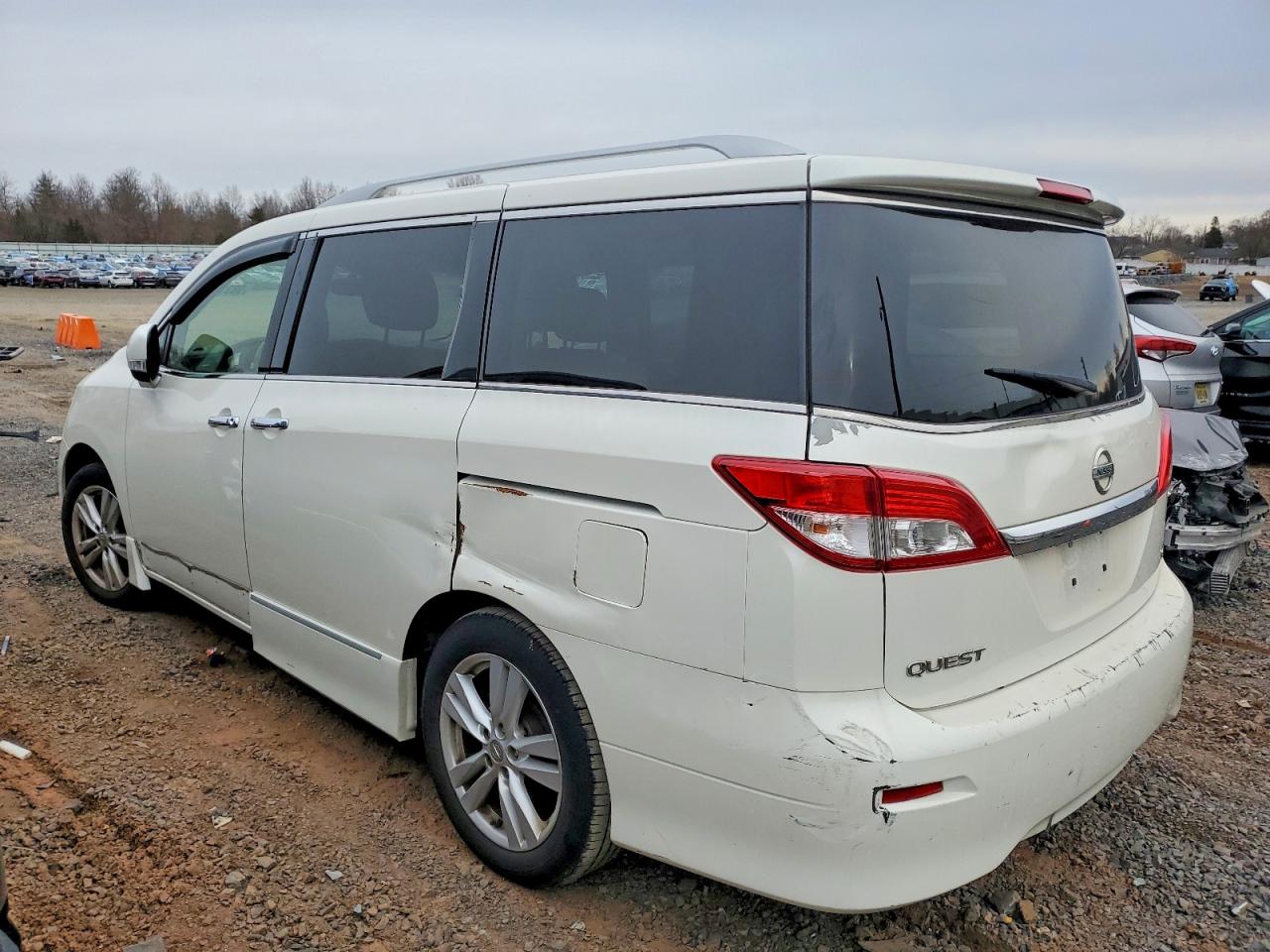 2013 NISSAN QUEST S photo 2