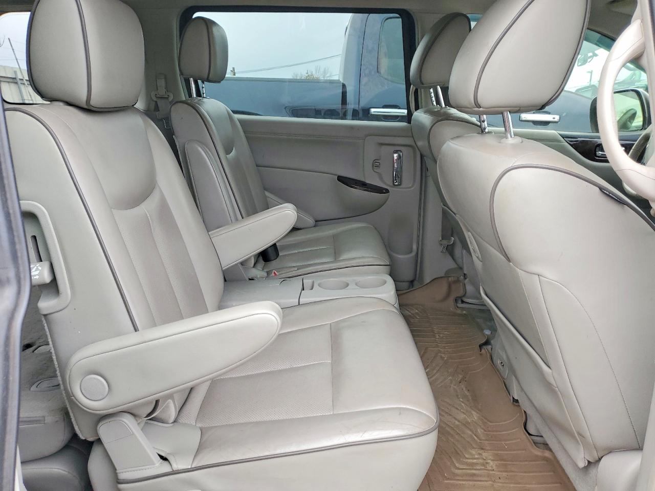 2013 NISSAN QUEST S photo 11