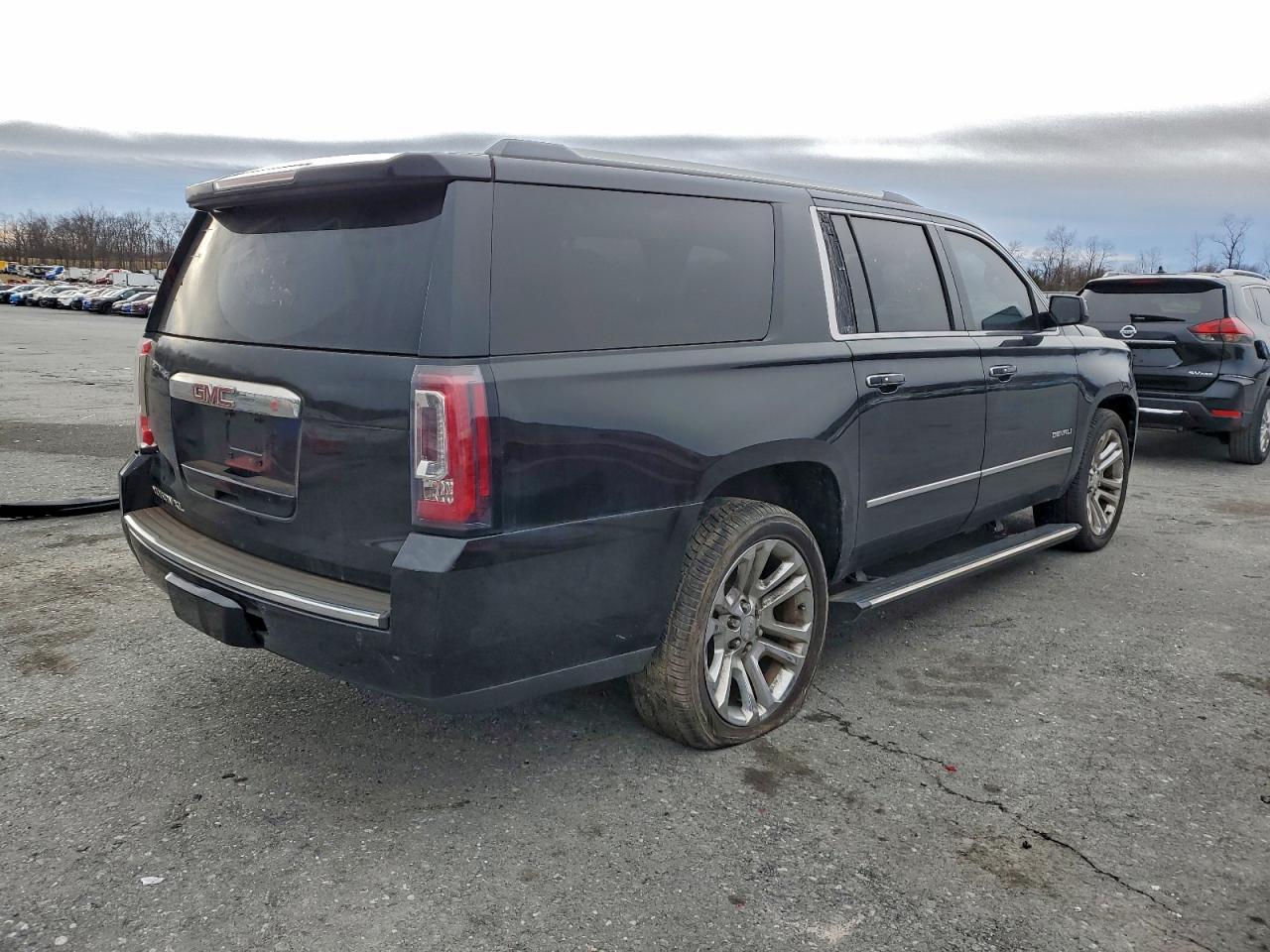 2015 GMC YUKON XL DENALI photo 3