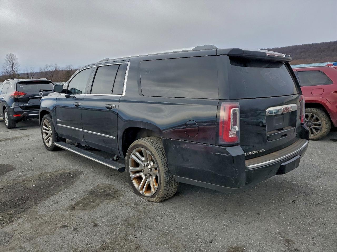 2015 GMC YUKON XL DENALI photo 2