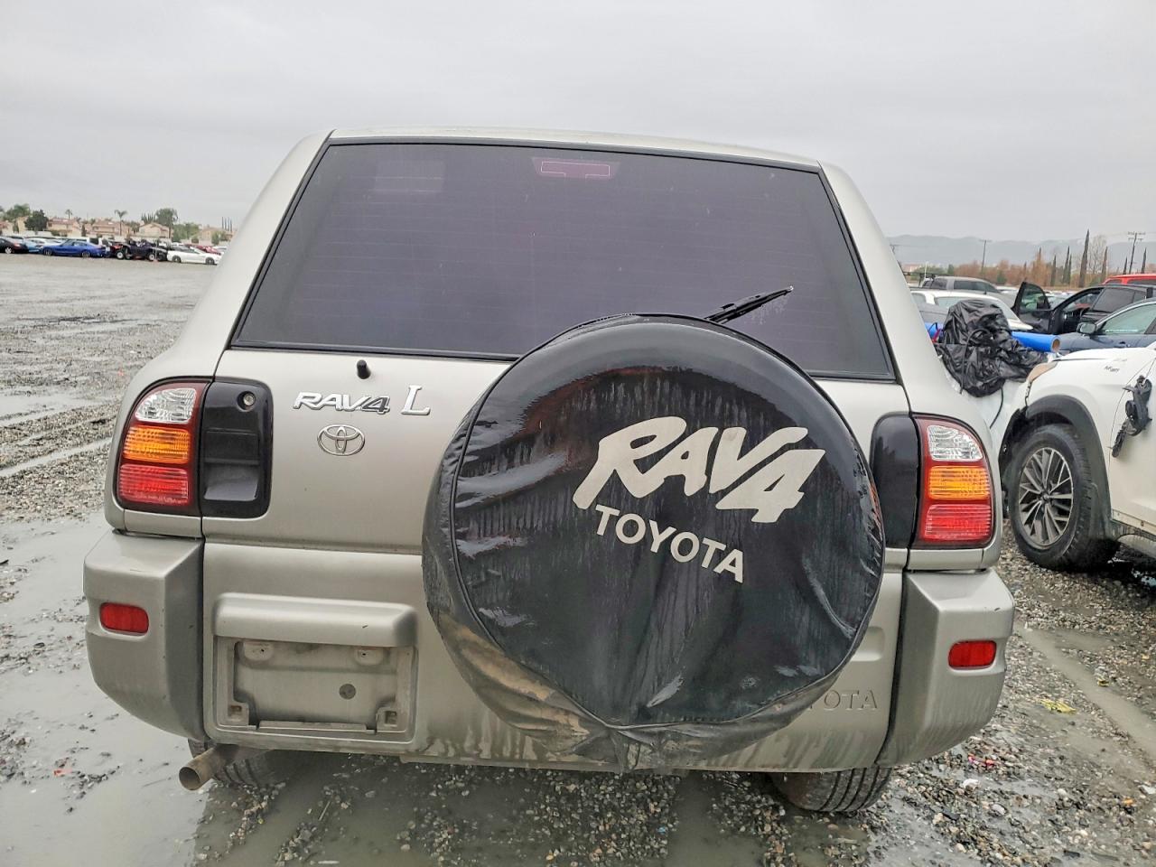 2000 TOYOTA RAV4 photo 6