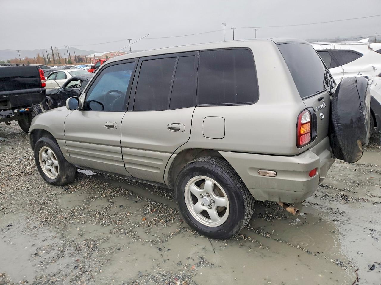 2000 TOYOTA RAV4 photo 2