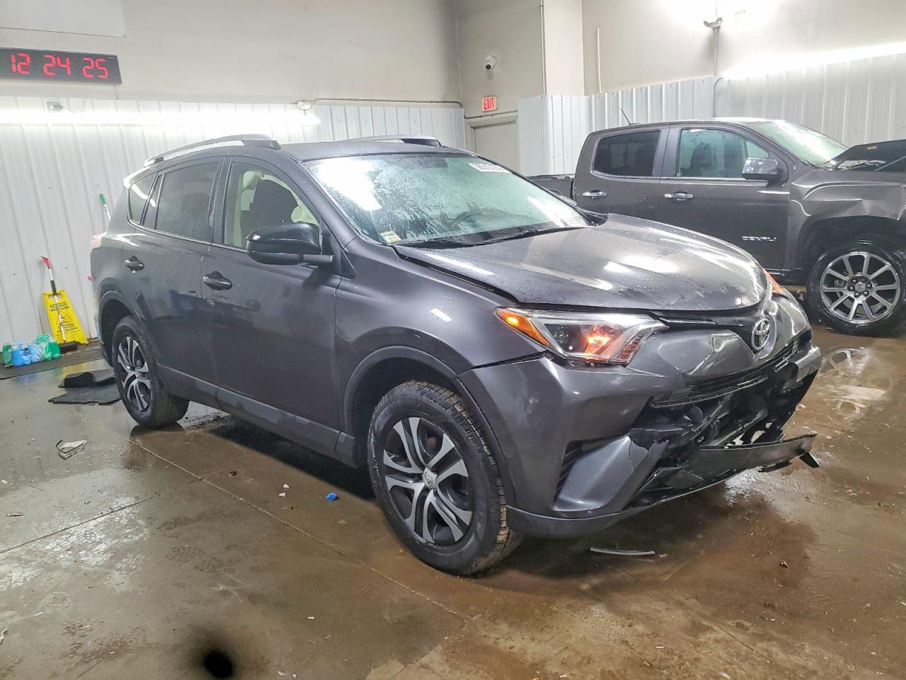 2016 TOYOTA RAV4 LE photo 4