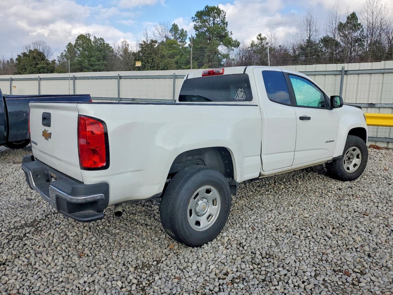 2019 CHEVROLET COLORADO photo 3