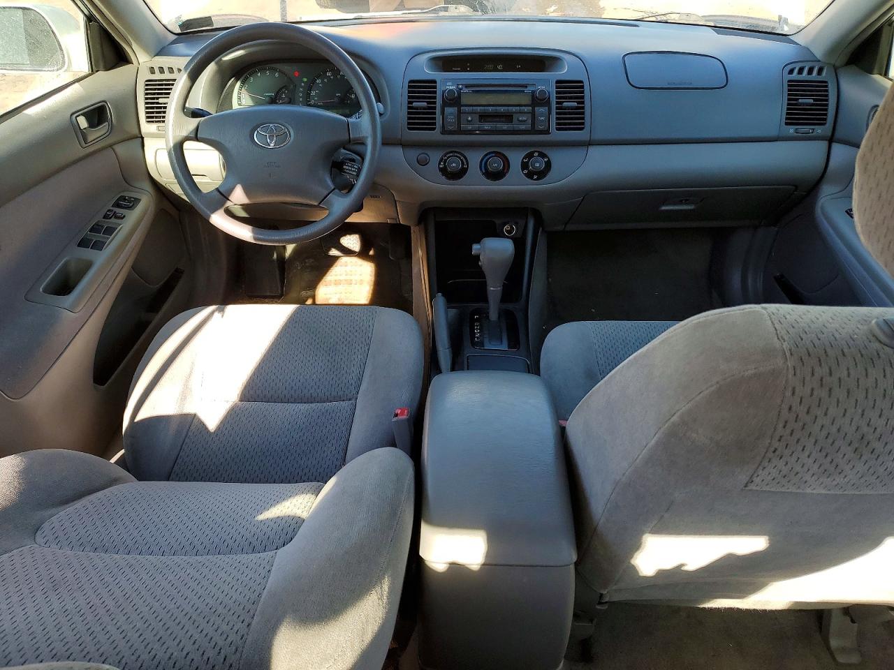 2002 TOYOTA CAMRY LE photo 8