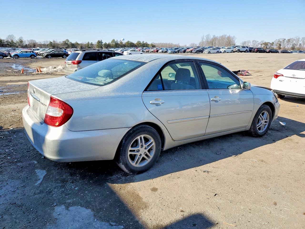 2002 TOYOTA CAMRY LE photo 3