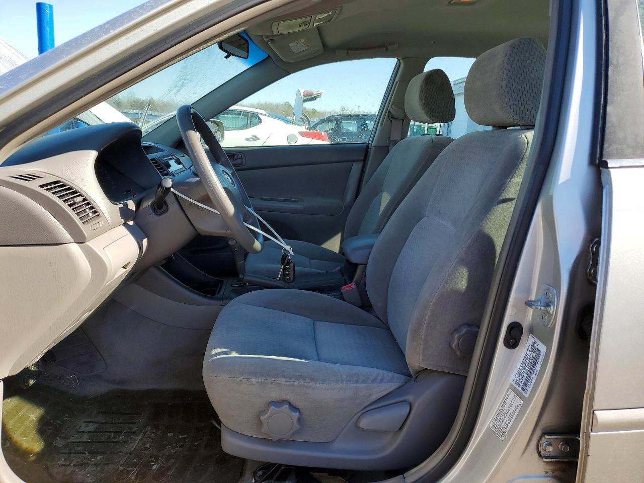 2002 TOYOTA CAMRY LE photo 7
