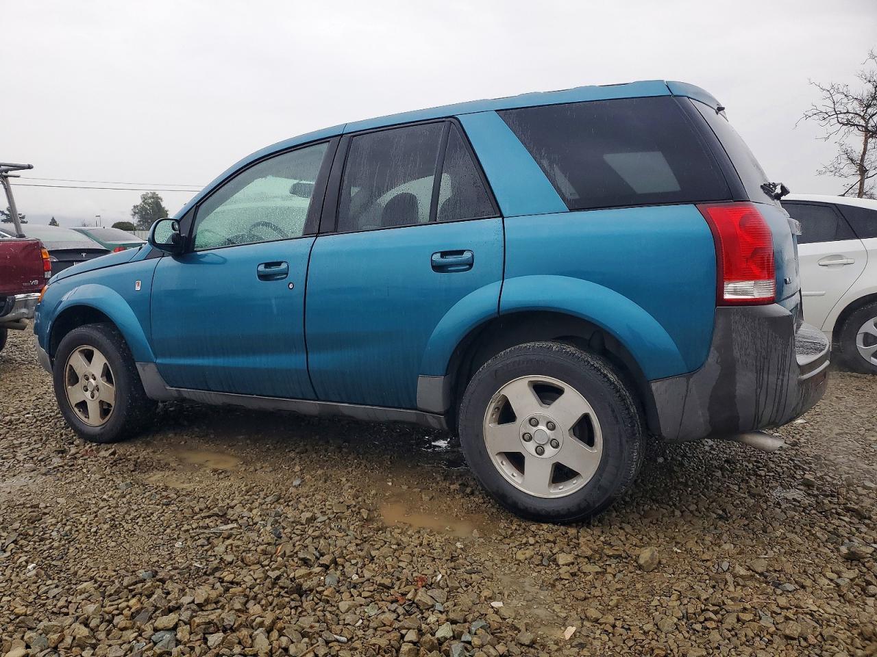 2005 SATURN VUE photo 2