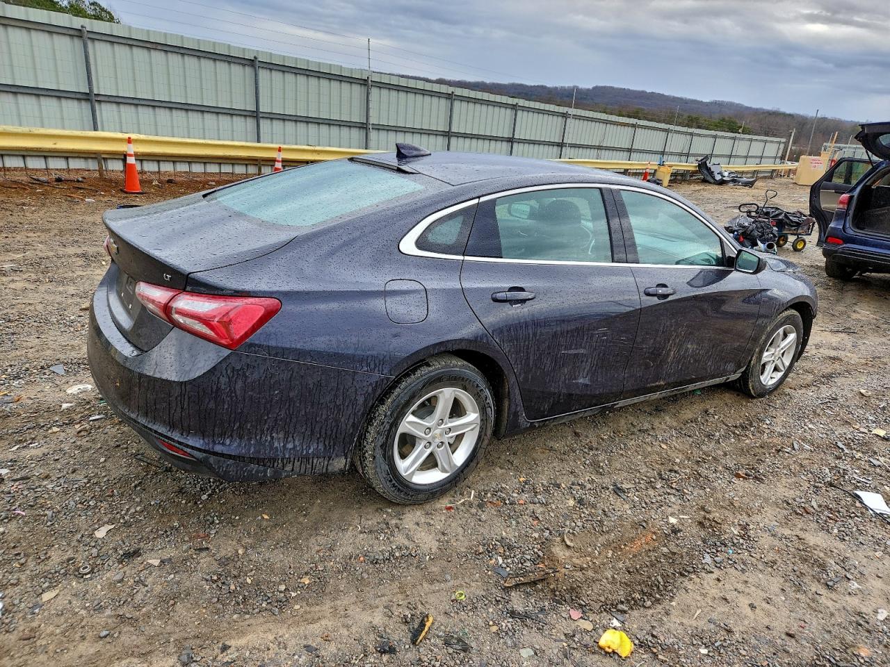 2022 CHEVROLET MALIBU LT photo 3