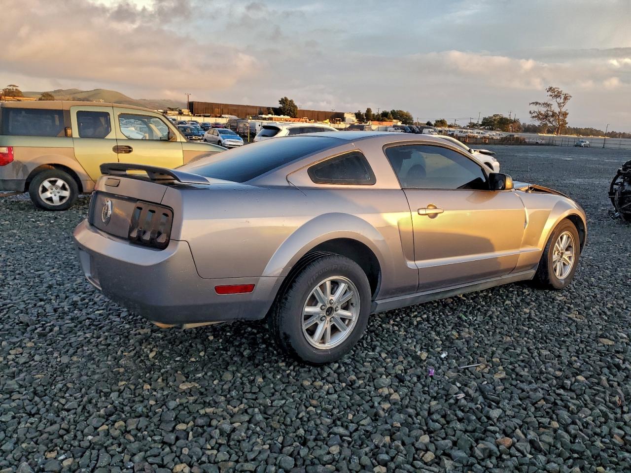 2006 FORD MUSTANG photo 3